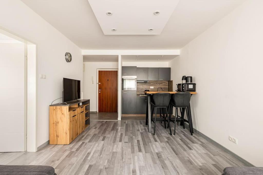 Cozy Renovated Apartment Close To Schoenbrunn Palace Viena Exterior foto