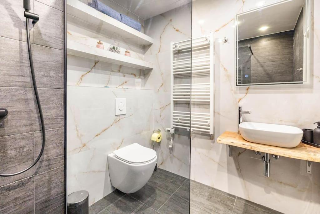 Cozy Renovated Apartment Close To Schoenbrunn Palace Viena Exterior foto